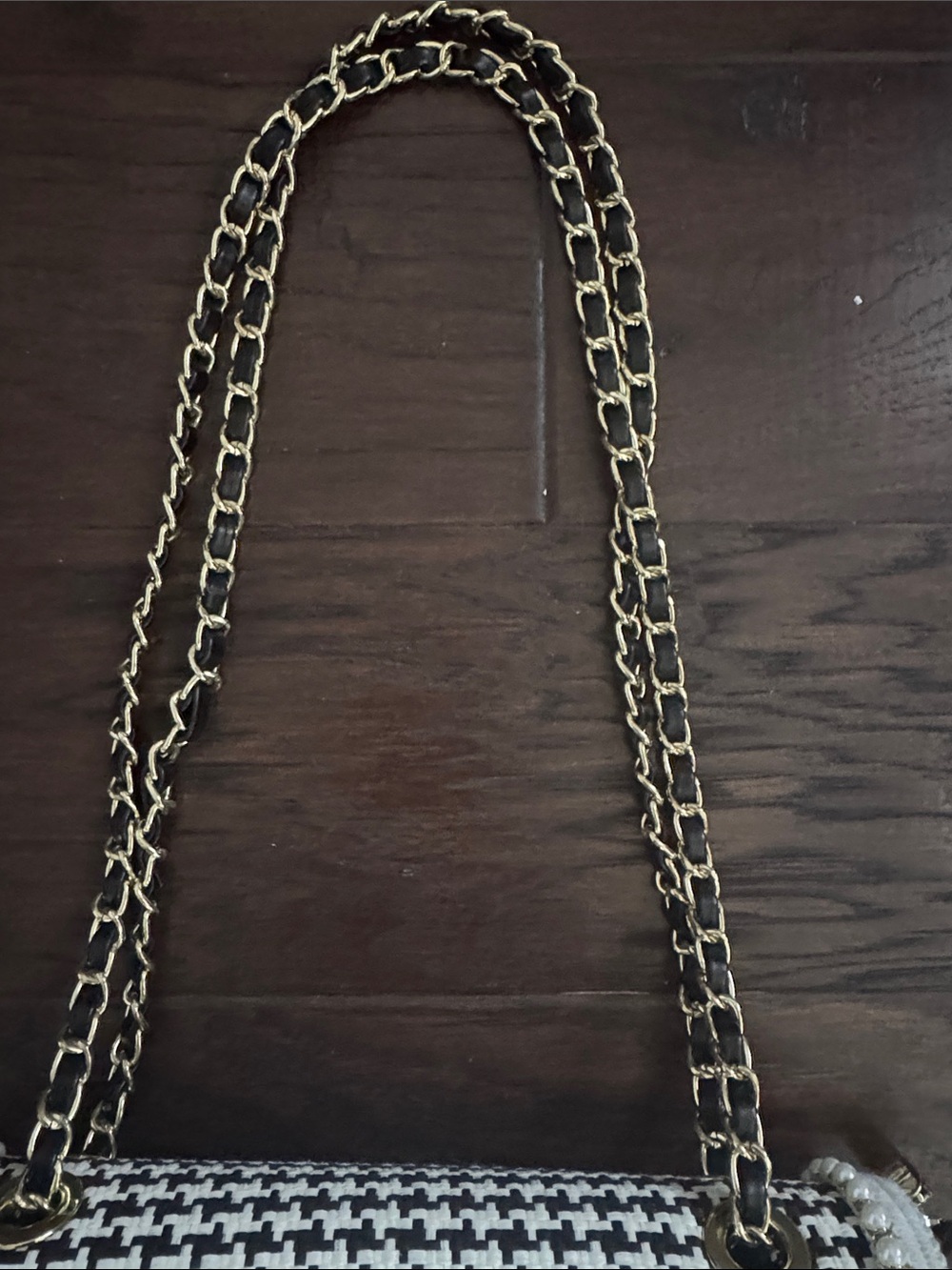 Women's Black & White Houndstooth Chain Shoulder Bag by - Picture 3 of 11